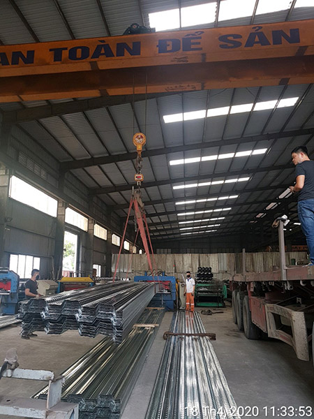 Decking floor construction