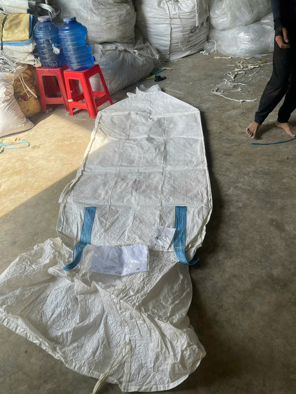 Discharge bottom jumbo bag