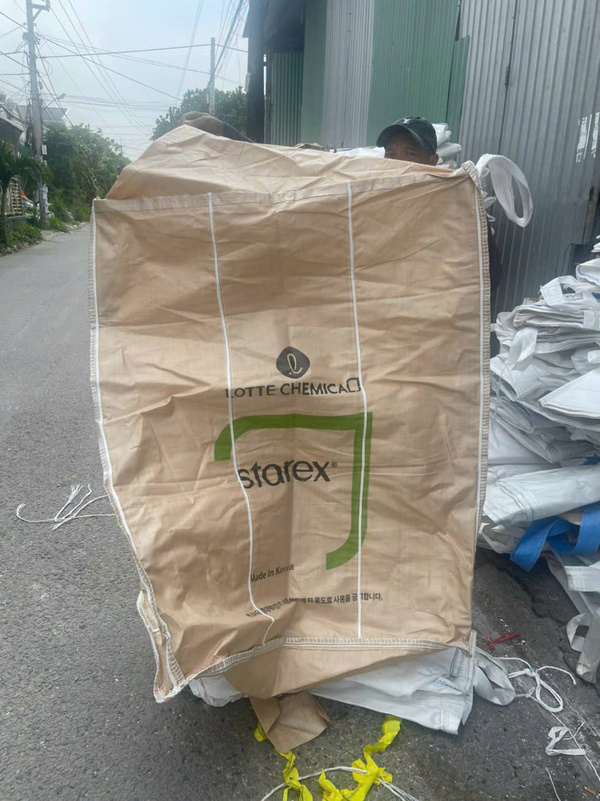 Discharge bottom jumbo bag