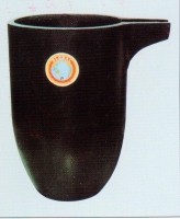 Graphite crucible with spout