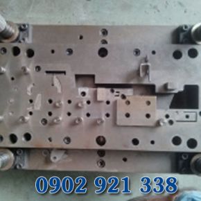 Continuous stamping mould