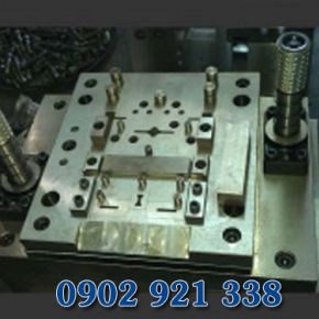 Continuous stamping mould