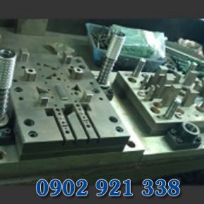 Continuous stamping mould
