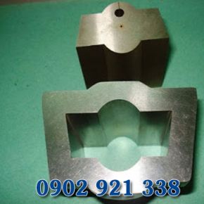 Deep drawing mould