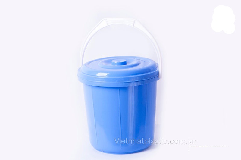 Plastic bucket