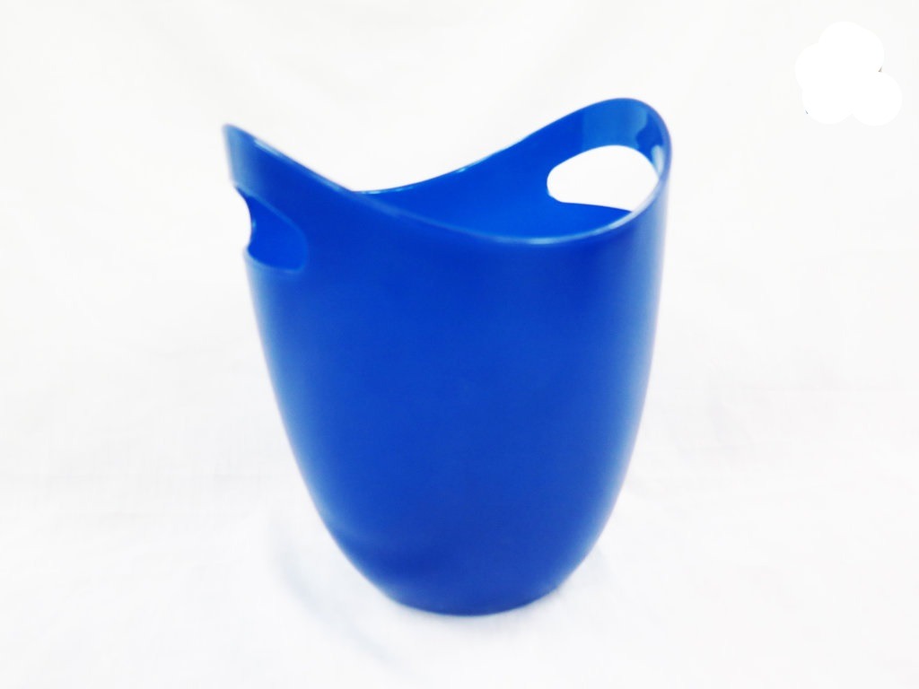 Plastic bucket