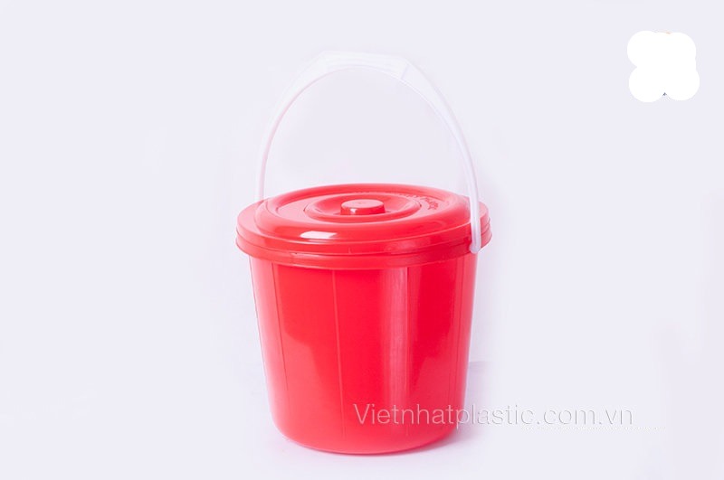 Plastic bucket