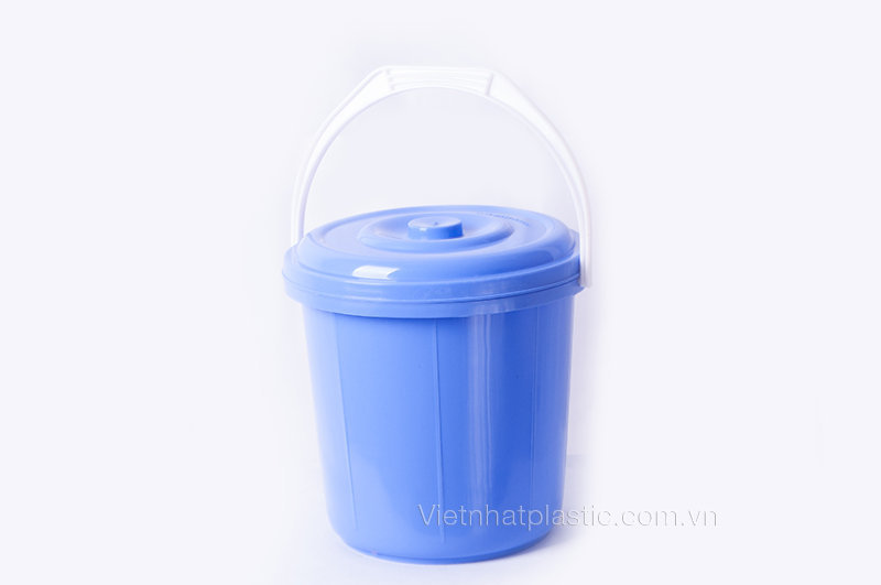 Plastic bucket