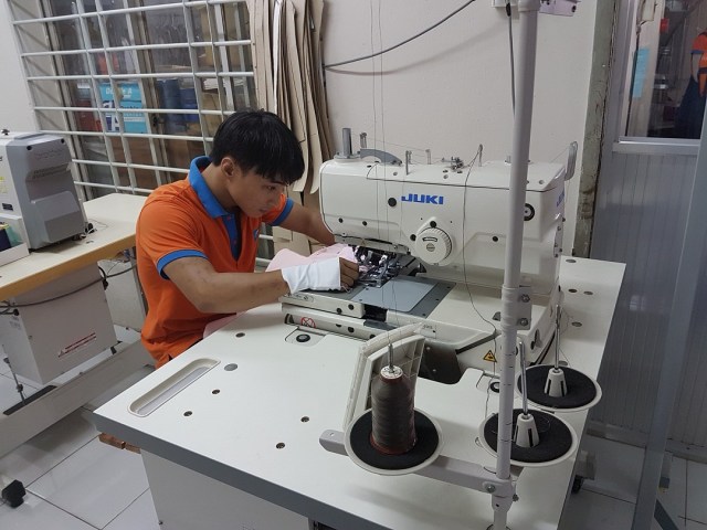 Eyelet button hole machine