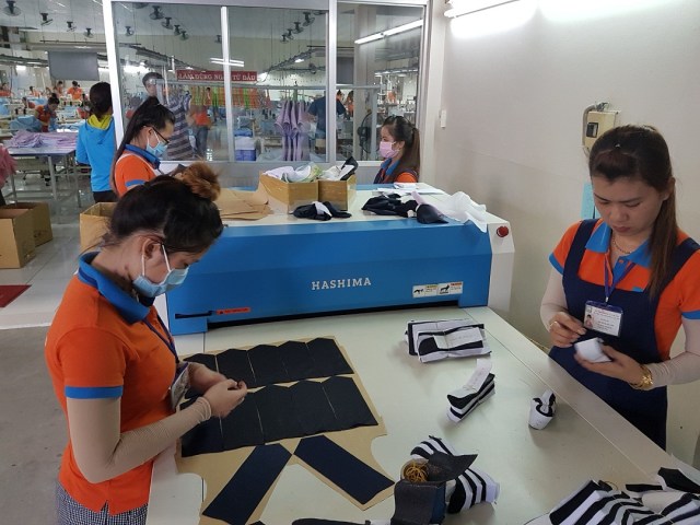 Interlining compress machine