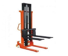 Electric walkie stackers