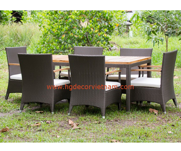 Poly rattan chair & table set