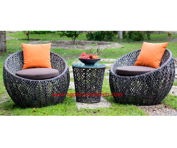 Poly rattan chair & table set