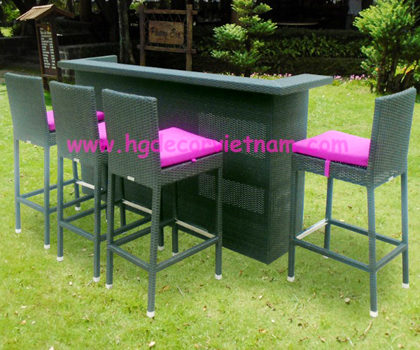 Poly rattan chair & table set