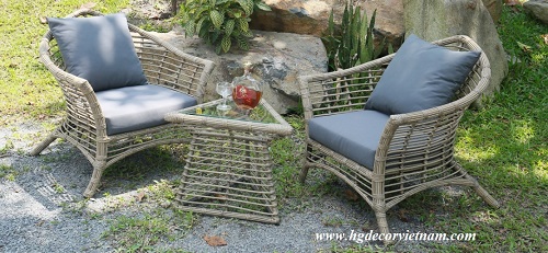 Poly rattan chair & table set