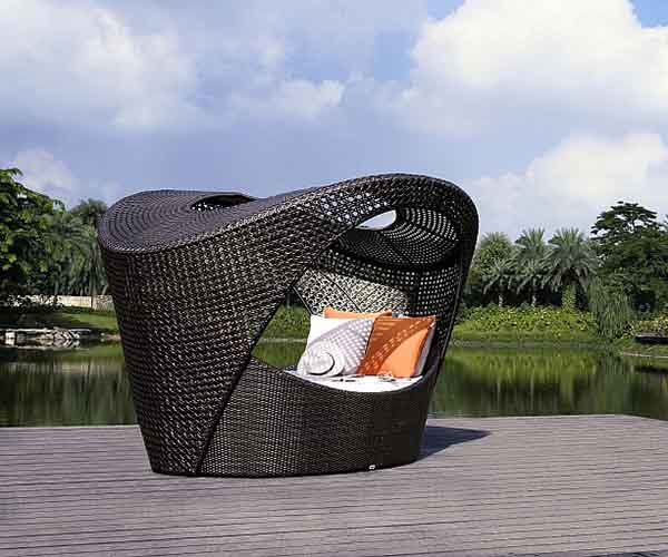Poly rattan daybed
