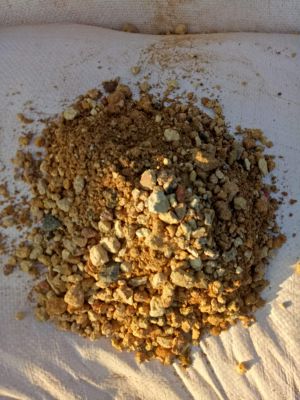 Refractory gravel