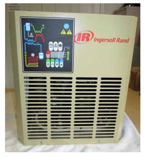 Refrigerant air dryer