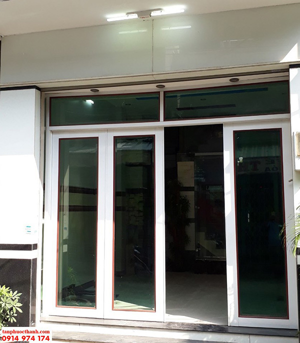 Aluminum glass doors