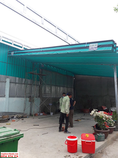 Retractable awning