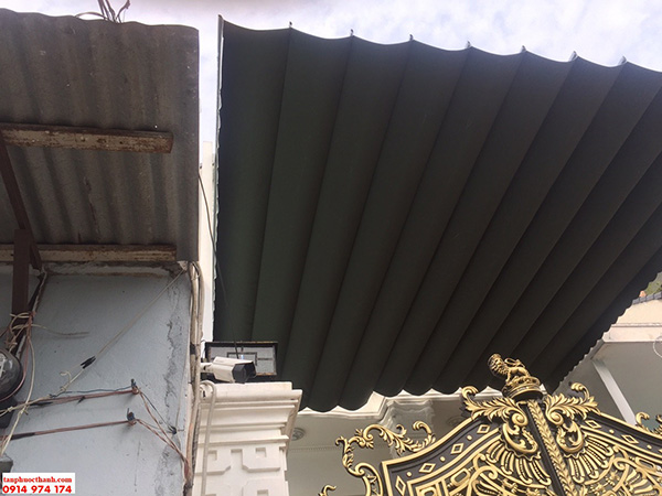 Retractable awning