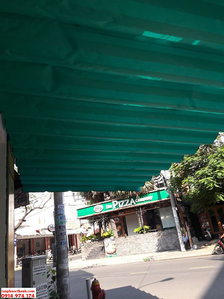 Retractable awning