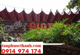 U-shaped corrugated retractable awning