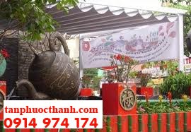U-shaped corrugated retractable awning