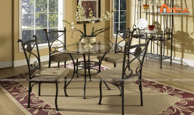 Iron art table & chair