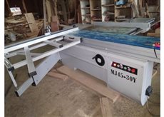 Sliding table saw
