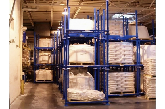 Stacking pallets
