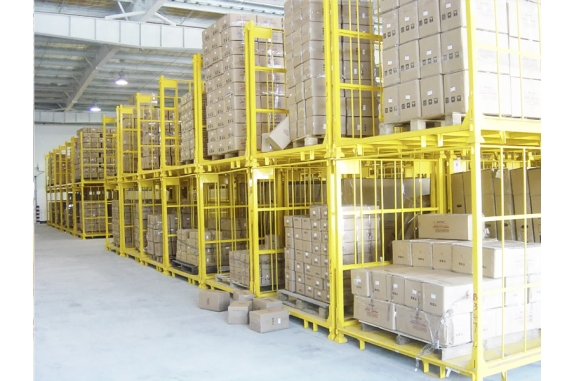 Stacking pallets