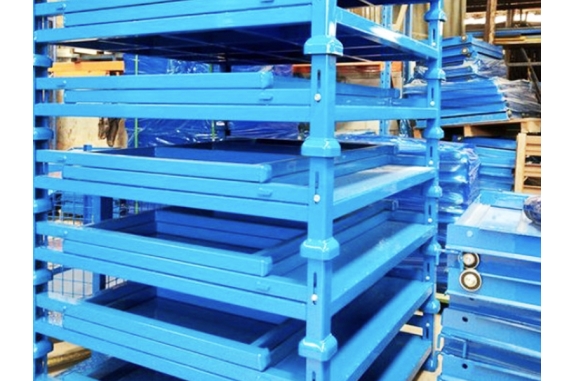 Stacking pallets