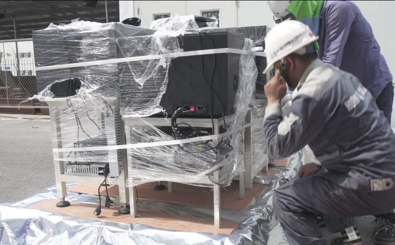 Packing electronic items