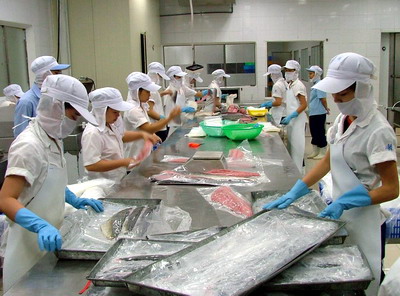 Packing seafood