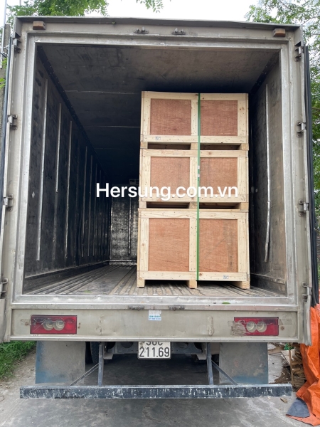 Wooden crate & boxes
