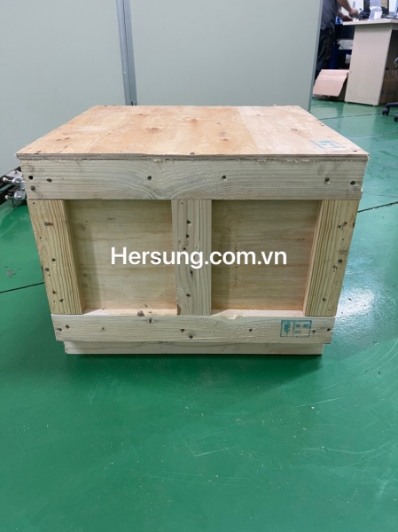 Wooden crate & boxes
