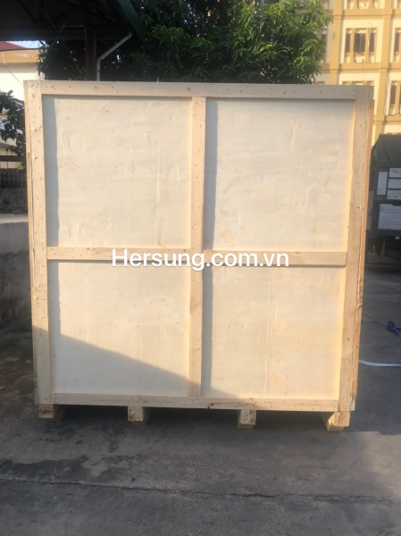 Wooden crate & boxes