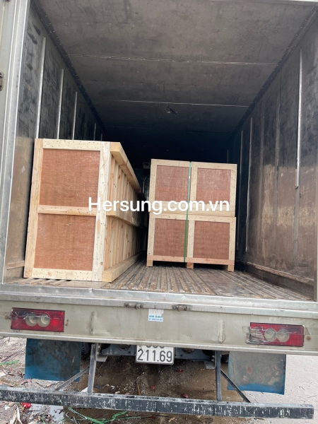 Wooden crate & boxes