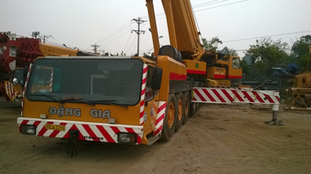 LIEBHERR -LTM 1450N (450 tons)