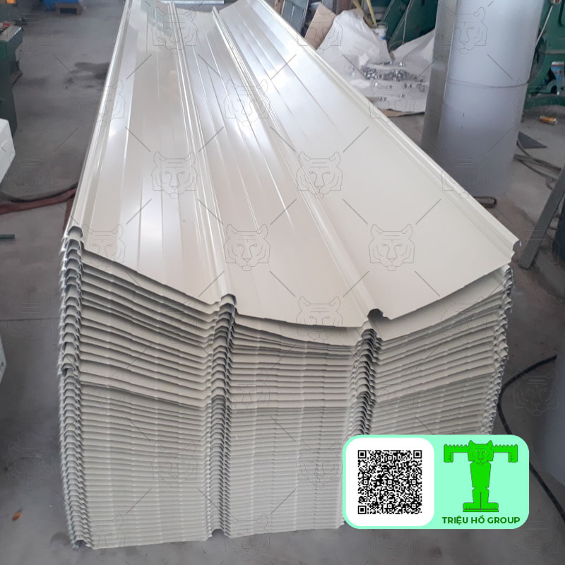 Clip Lock roofing panel