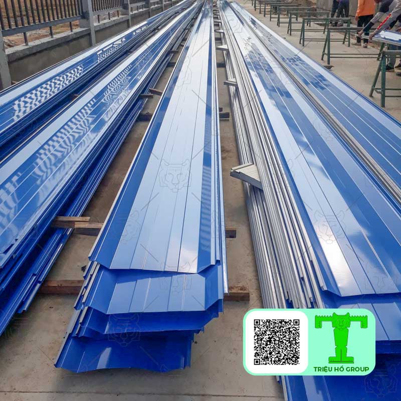 Lock Seam roofing panel