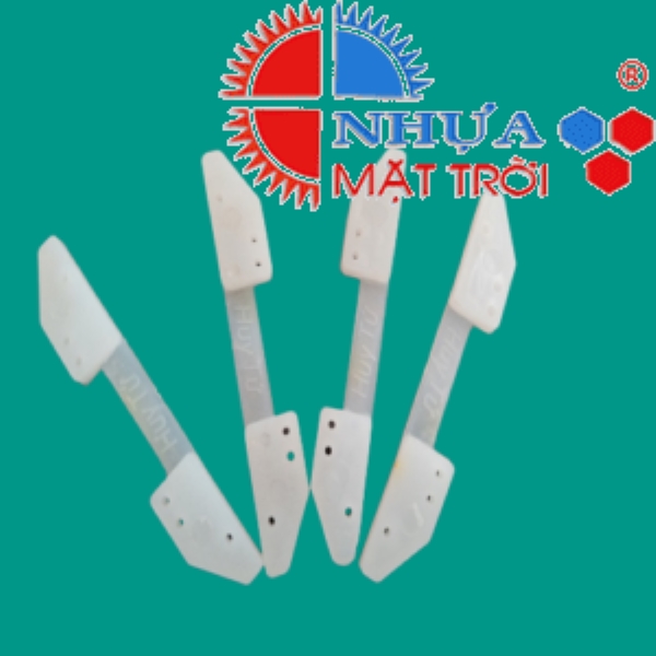 Plastic accessories for the honey bee industry