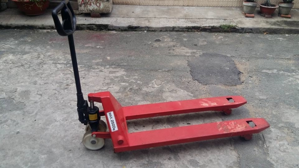 Hand pallet truck