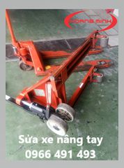 Hand pallet truck repair and maintenance