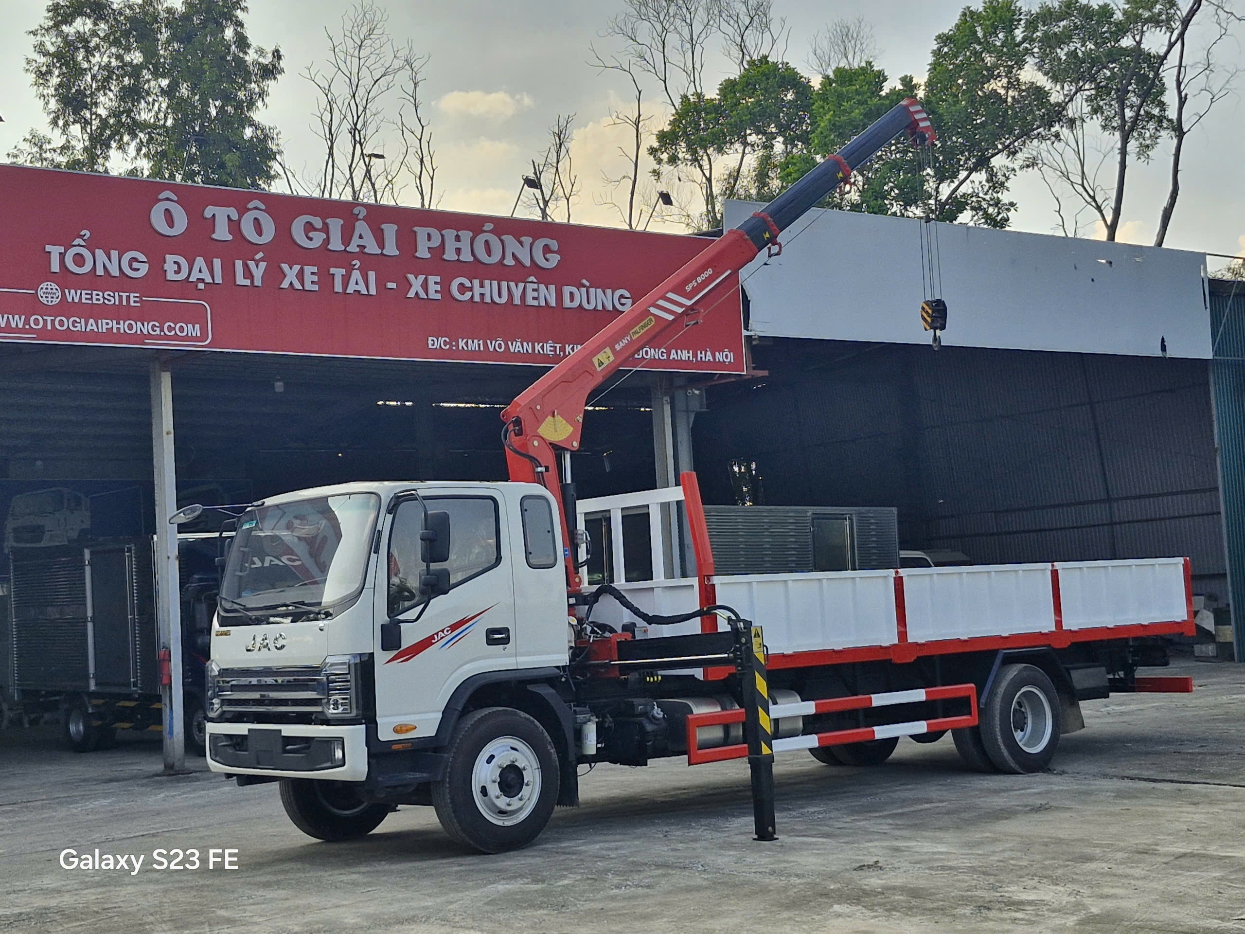 Crane truck