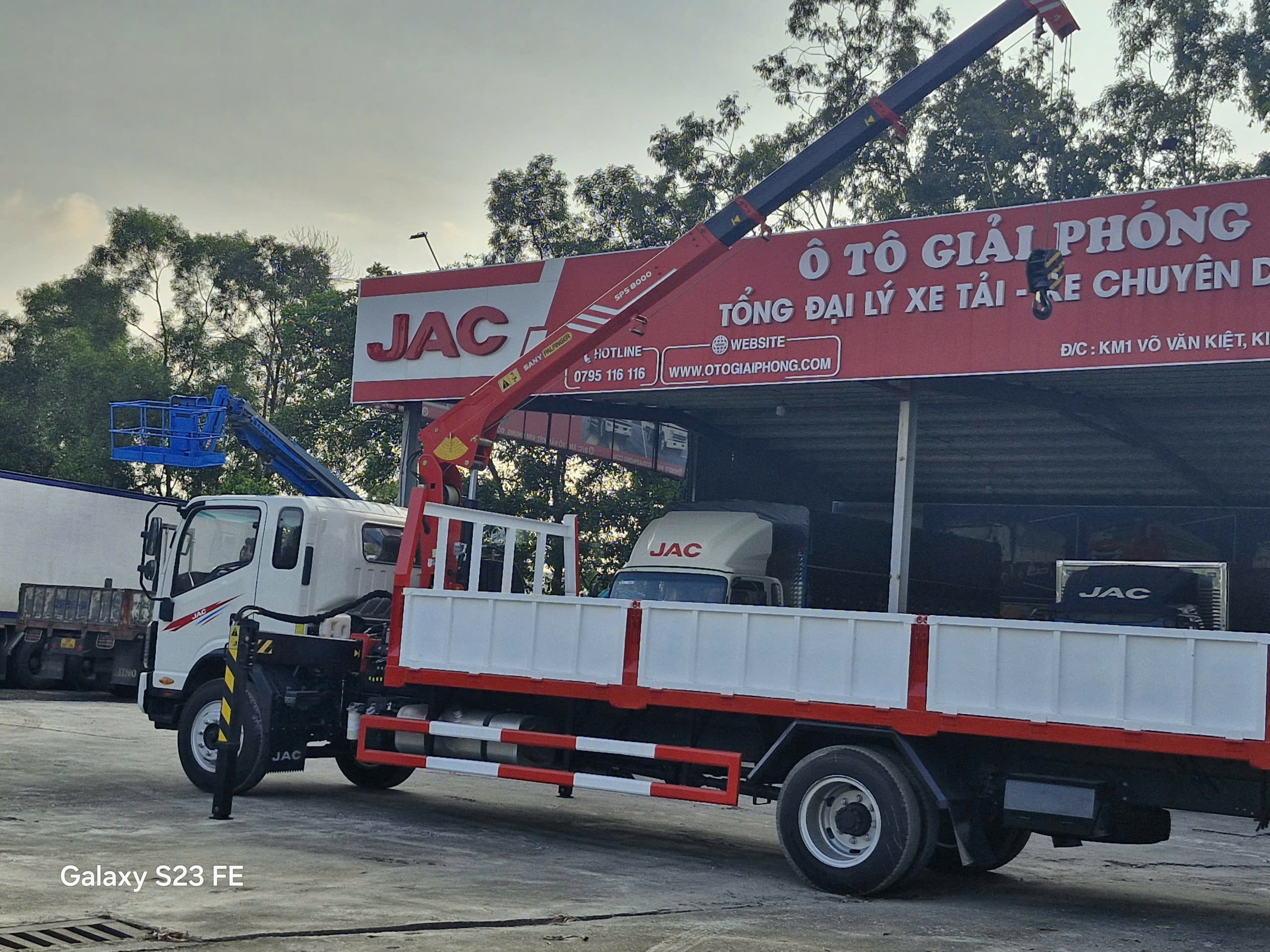 Crane truck