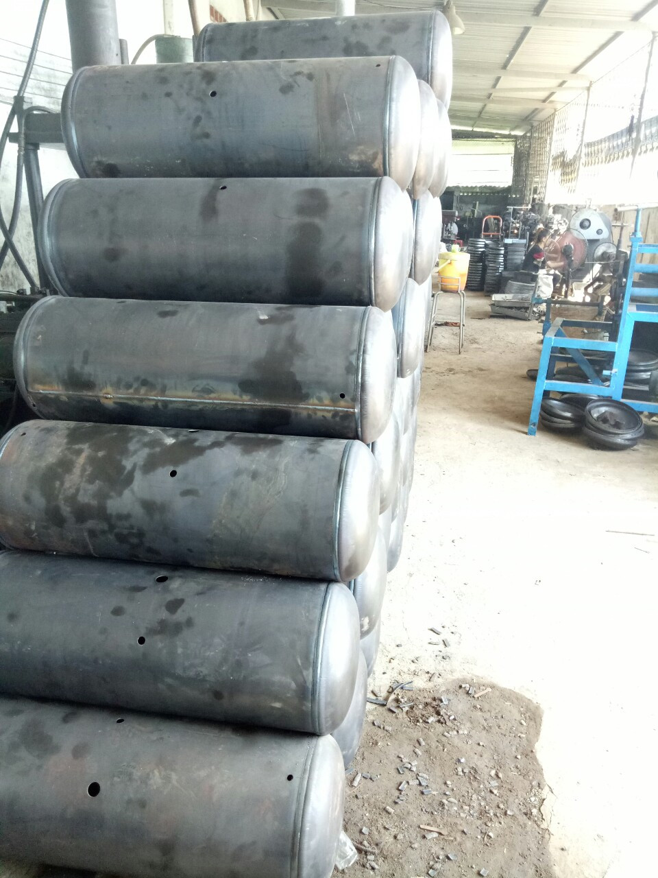 Compressed air tank