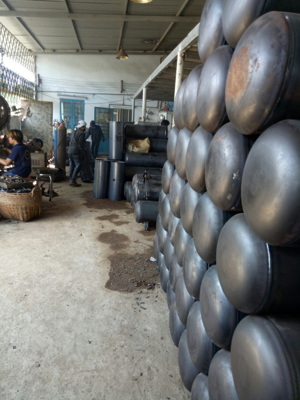 Compressed air tank