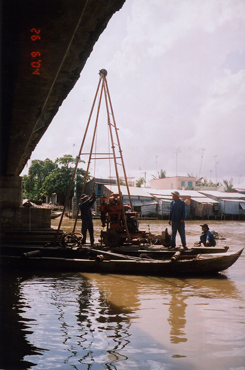 Khoan địa chất công trình dưới nước